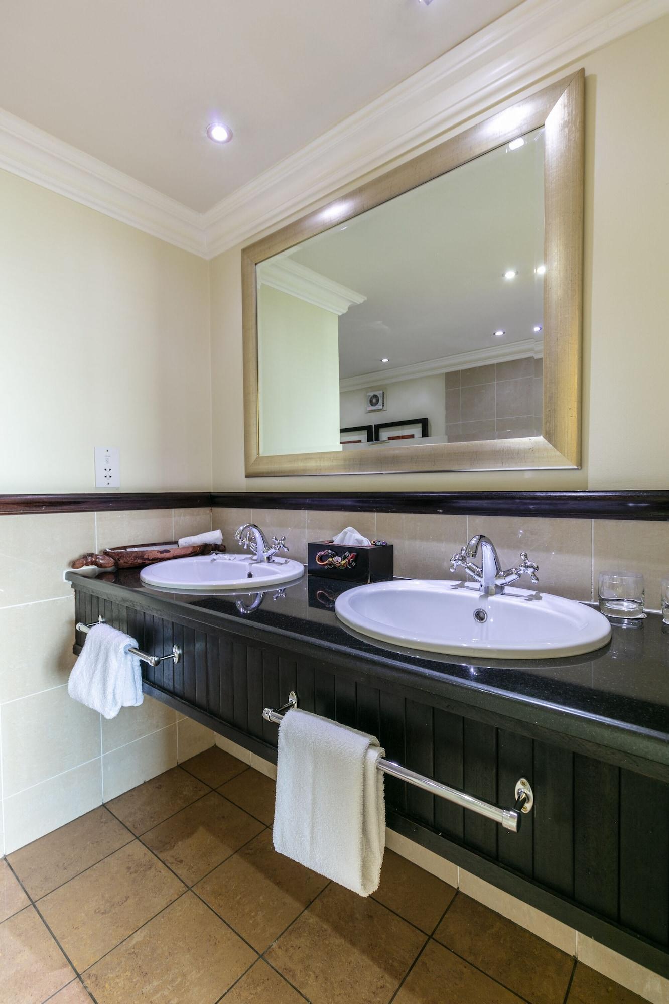 Cresta President Hotel Габороне Екстериор снимка