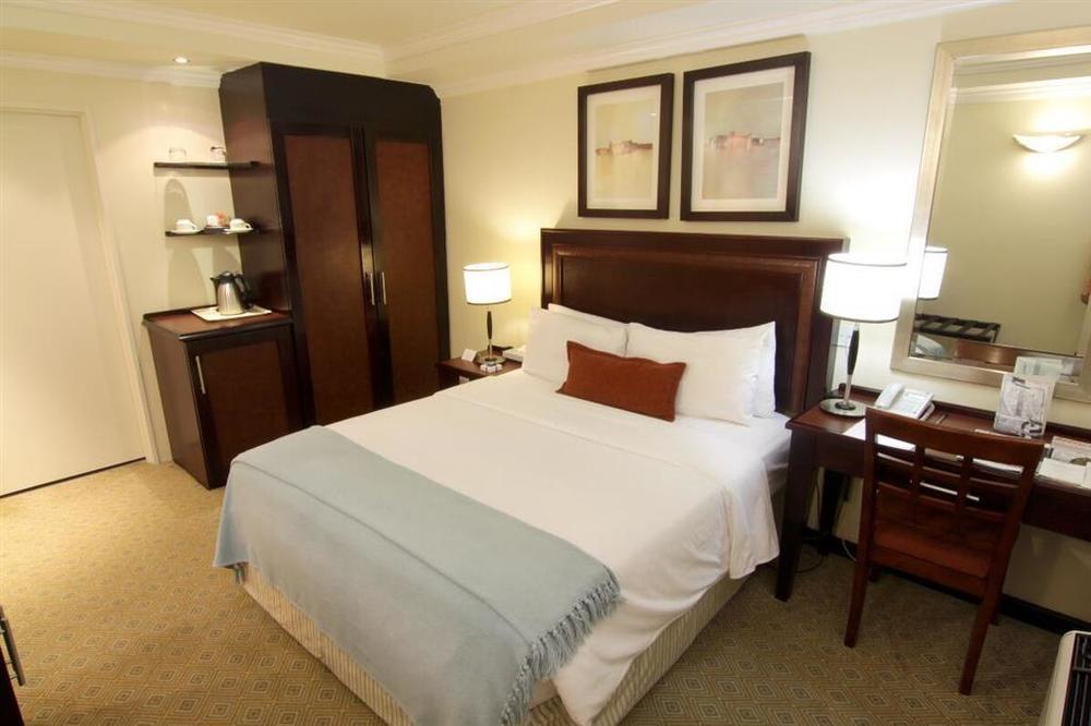 Cresta President Hotel Габороне Стая снимка