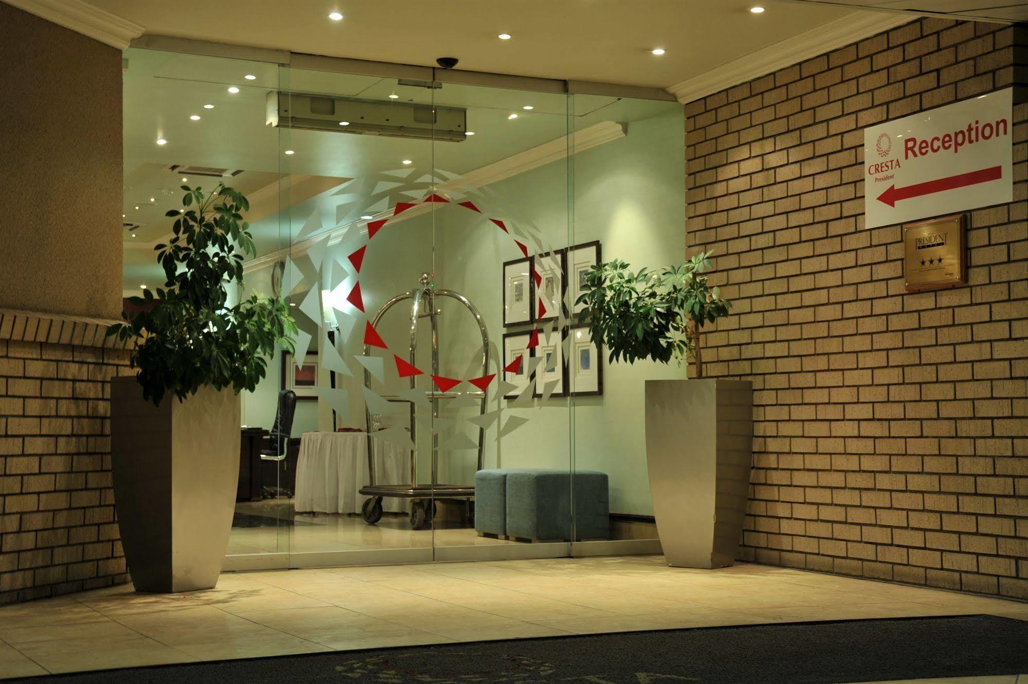 Cresta President Hotel Габороне Екстериор снимка