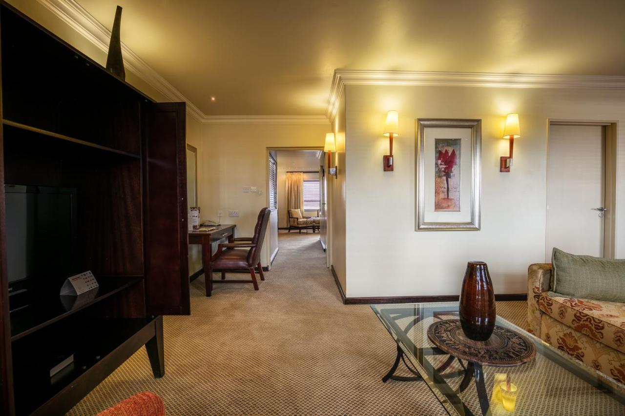 Cresta President Hotel Габороне Екстериор снимка
