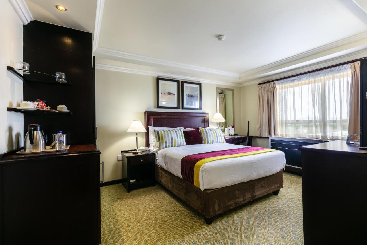 Cresta President Hotel Габороне Екстериор снимка