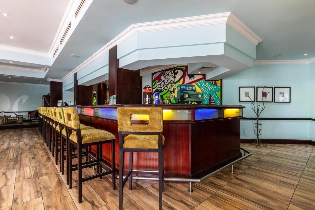 Cresta President Hotel Габороне Екстериор снимка