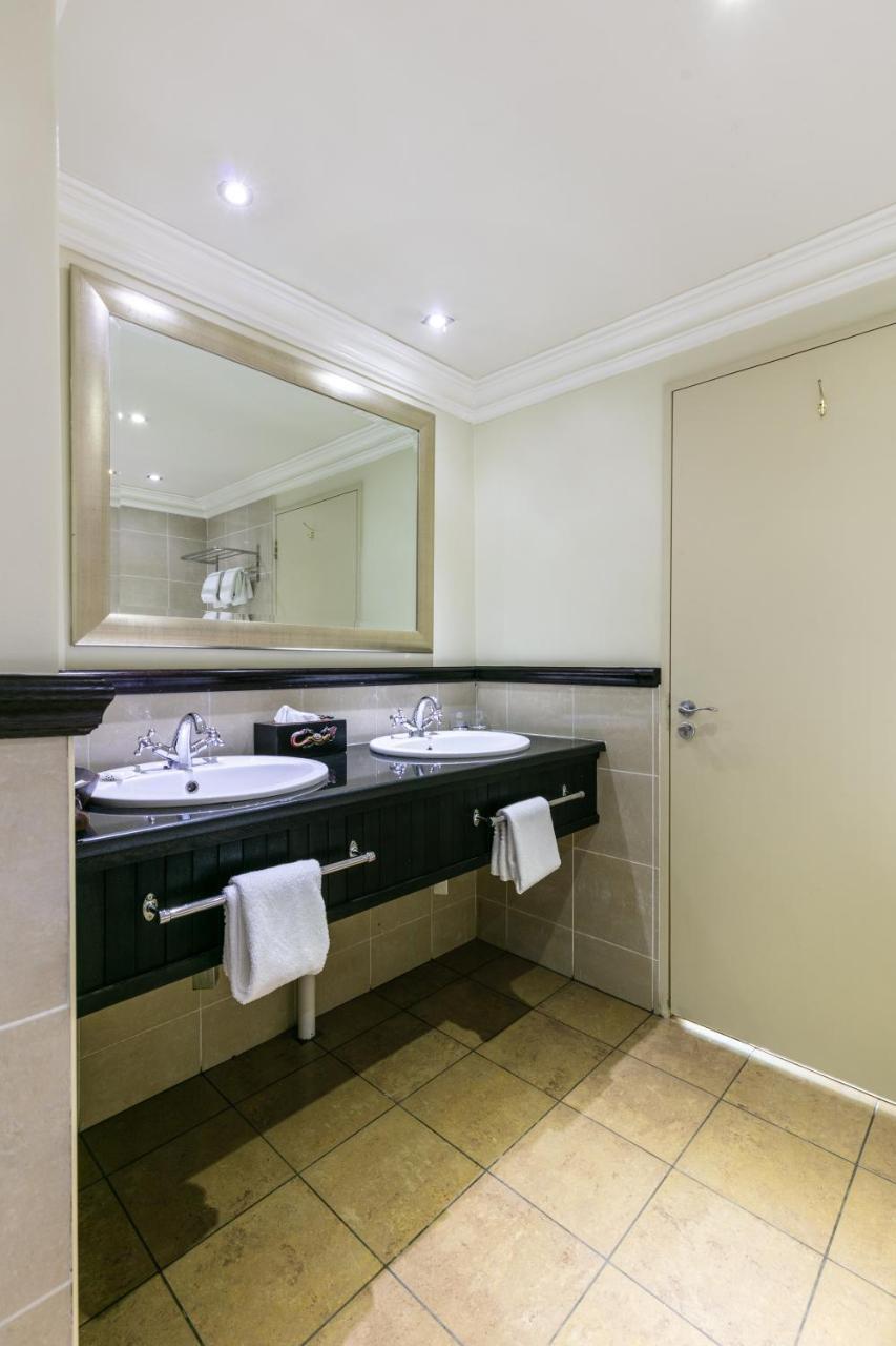 Cresta President Hotel Габороне Екстериор снимка