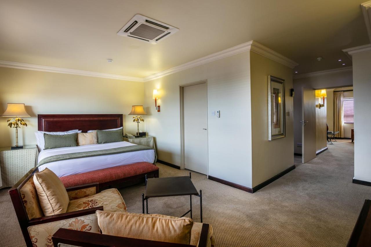 Cresta President Hotel Габороне Екстериор снимка