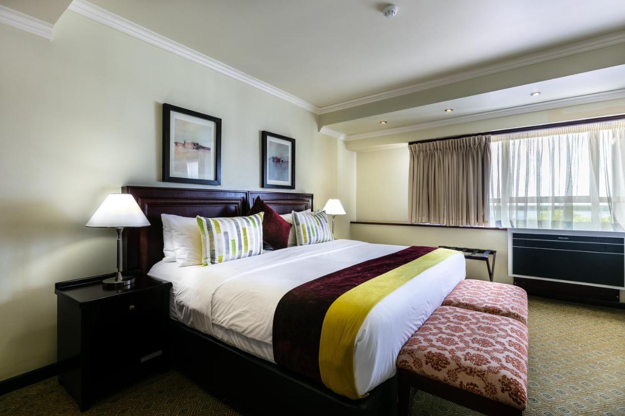 Cresta President Hotel Габороне Екстериор снимка