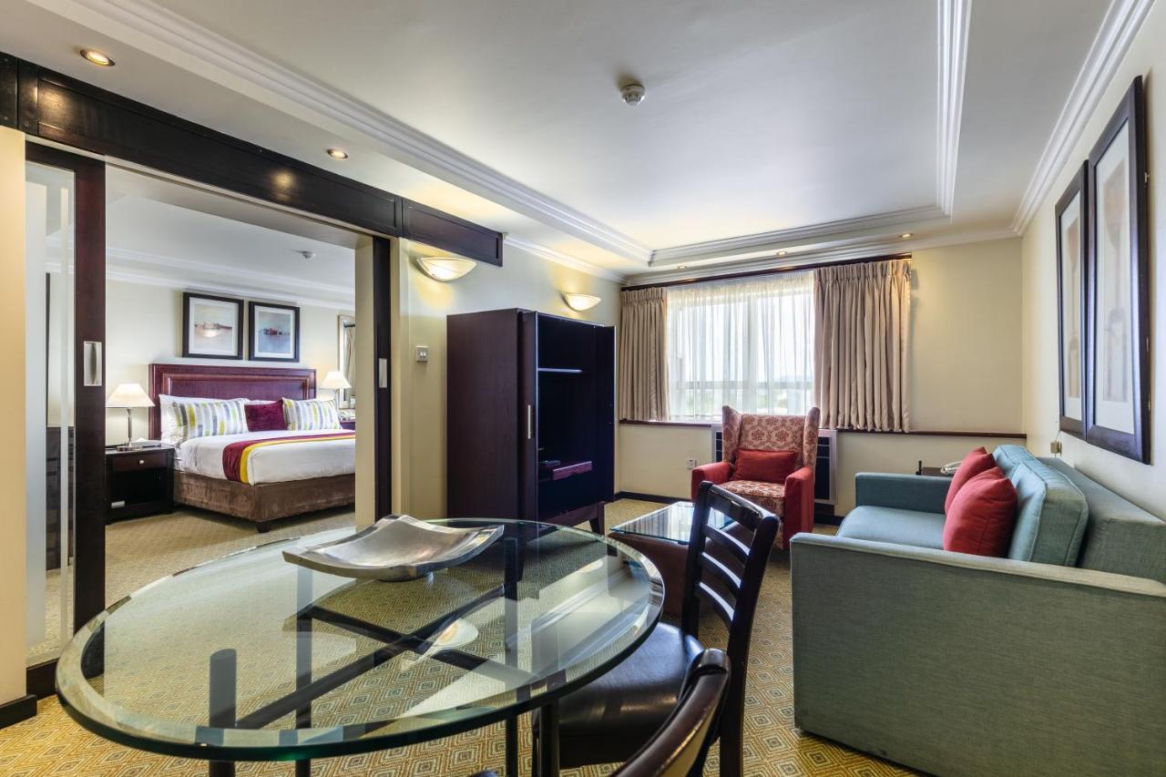 Cresta President Hotel Габороне Екстериор снимка